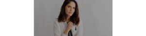 Compliance Inteligente" não é sobre seguir regras — é sobre usar a integridade como estratégia de crescimento. A maioria das empresas só lembra do compliance quando o problema já estourou. Mas as que se destacam fazem o contrário: antecipam, protegem e lideram. Neste artigo, eu mostro como transformar o compliance de “custo necessário” em vantagem competitiva real — antes que o mercado te obrigue a isso.